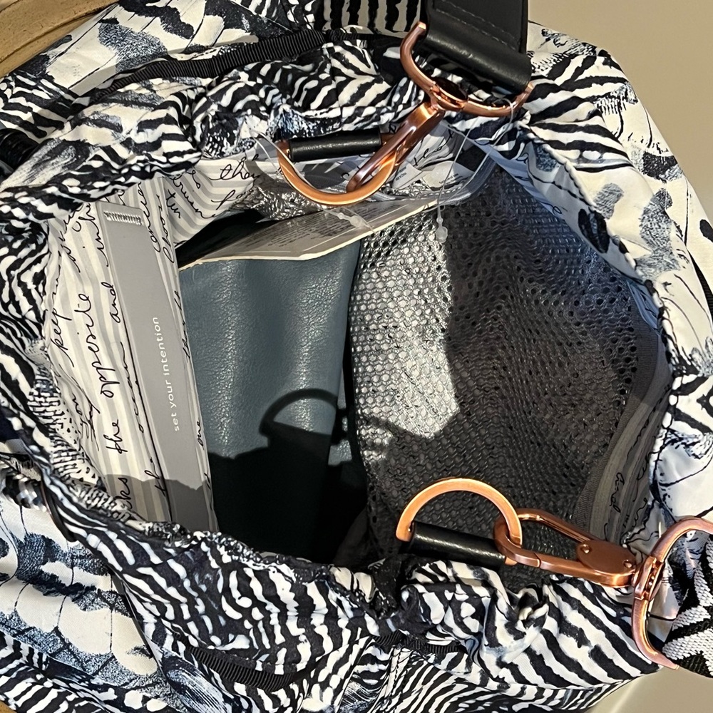 🤩 NWT Lululemon Diversity Bag Winged Mosaic White Naval Blue - Picture 12 of 16